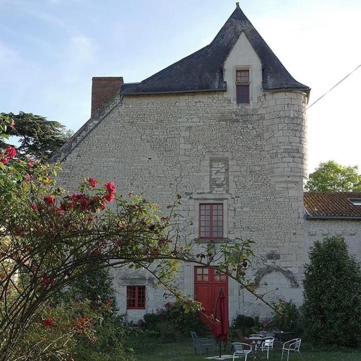 Gite Du Manoir Des Roches Saires Екстер'єр фото
